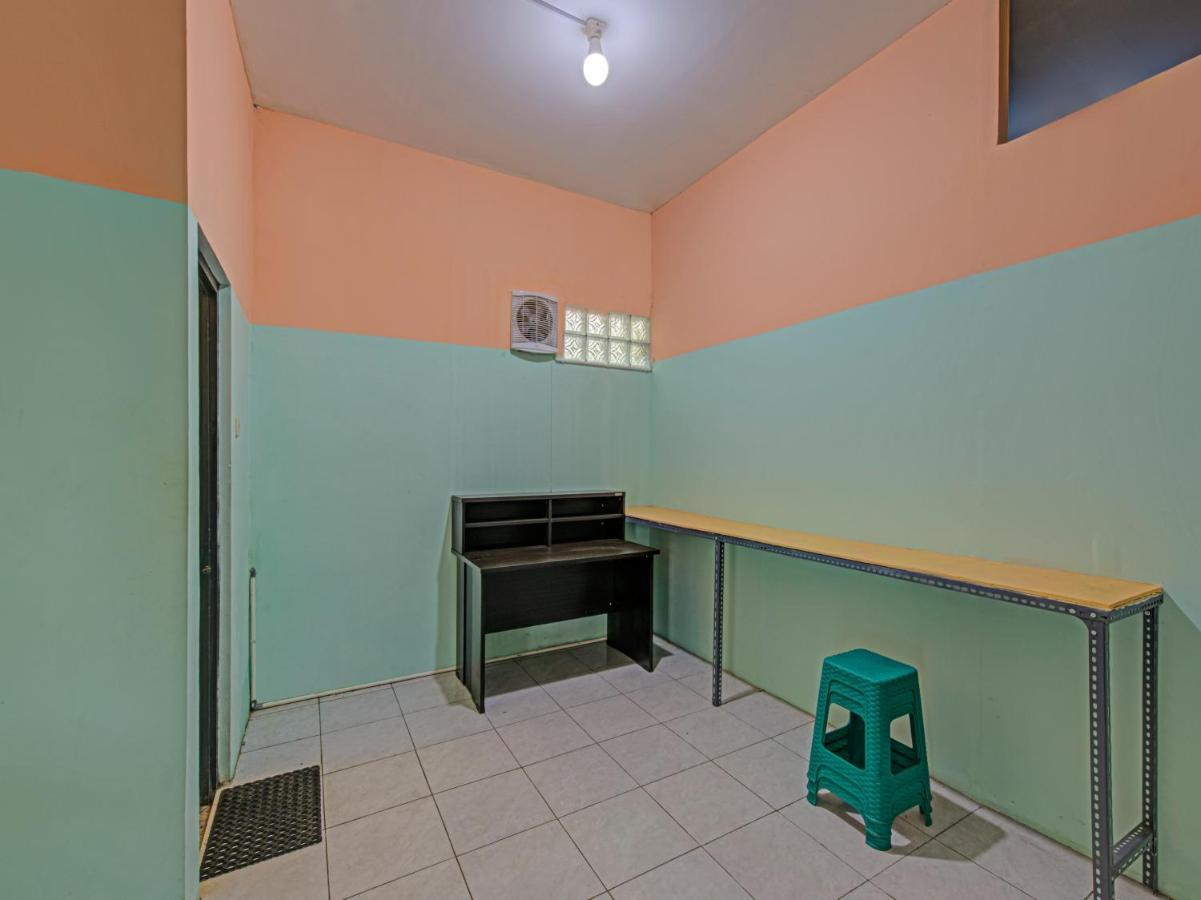 Oyo 3841 Wisma 25 Чилачап Экстерьер фото